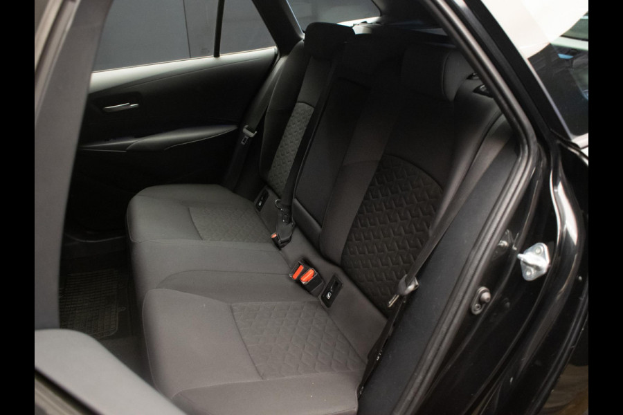 Toyota Corolla Touring Sports 1.8 Hybrid Style (APPLE CARPLAY,HEAD-UP,NAVI,LED,XENON,STOELVERWARMING,CAMERA,SPORTSTOELEN,PDC)