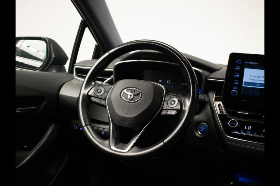 Toyota Corolla Touring Sports 1.8 Hybrid Style (APPLE CARPLAY,HEAD-UP,NAVI,LED,XENON,STOELVERWARMING,CAMERA,SPORTSTOELEN,PDC)