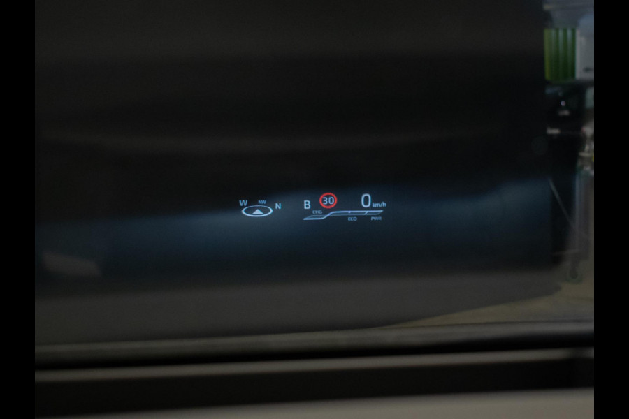 Toyota Corolla Touring Sports 1.8 Hybrid Style (APPLE CARPLAY,HEAD-UP,NAVI,LED,XENON,STOELVERWARMING,CAMERA,SPORTSTOELEN,PDC)
