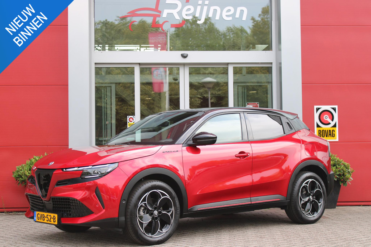 Alfa Romeo junior ELETTRICA SPECIALE 156PK 54 kWh | BICOLOR DAK (ZWART DAK) | TECHNOLOGIE PAKKET (O.A. FULL LED ADAPTIVE MATRIX KOPLAMPEN/DODEHOEK DETECTIE/DRAADLOZE TELEFOONLADER/ACHTERUITRIJ CAMERA/PARKEERSENSOREN VOOR, ACHTER,ZIJKANT) | DRAADLOZE APPLE CARPLAY/ANDROID AUTO | CLIMATE CONTROL | ELEKTRISCH BEDIENBARE ACHTERKLEP | STOEL VERWARMING | ELEKTRISCH BEDIENBARE VOORSTOELEN | VOORSTOELEN MET MASSAGE FUNCTIE | VERKEERSBORDEN HERKENNING | ADAPTIVE CRUISE CONTROL | KEYLESS ENTRY/START | NIEUWE AUTO! | Alfa Romeo junior ELETTRICA SPECIALE 156PK 54 kWh | BICOLOR DAK (ZWART DAK) | TECHNOLOGIE PAKKET (O.A. FULL LED ADAPTIVE MATRIX KOPLAMPEN/DODEHOEK DETECTIE/DRAADLOZE TELEFOONLADER/ACHTERUITRIJ CAMERA/PARKEERSENSOREN VOOR, ACHTER,ZIJKANT) | DRAADLOZE APPLE CARPLAY/ANDROID AUTO | CLIMATE CONTROL | ELEKTRISCH BEDIENBARE ACHTERKLEP | STOEL VERWARMING | ELEKTRISCH BEDIENBARE VOORSTOELEN | VOORSTOELEN MET MASSAGE FUNCTIE | VERKEERSBORDEN HERKENNING | ADAPTIVE CRUISE CONTROL | KEYLESS ENTRY/START | NIEUWE AUTO! |