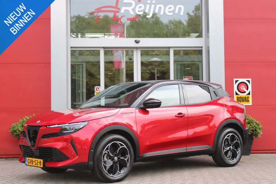 Alfa Romeo junior ELETTRICA SPECIALE 156PK 54 kWh | BICOLOR DAK (ZWART DAK) | TECHNOLOGIE PAKKET (O.A. FULL LED ADAPTIVE MATRIX KOPLAMPEN/DODEHOEK DETECTIE/DRAADLOZE TELEFOONLADER/ACHTERUITRIJ CAMERA/PARKEERSENSOREN VOOR, ACHTER,ZIJKANT) | DRAADLOZE APPLE CARPLAY/ANDROID AUTO | CLIMATE CONTROL | ELEKTRISCH BEDIENBARE ACHTERKLEP | STOEL VERWARMING | ELEKTRISCH BEDIENBARE VOORSTOELEN | VOORSTOELEN MET MASSAGE FUNCTIE | VERKEERSBORDEN HERKENNING | ADAPTIVE CRUISE CONTROL | KEYLESS ENTRY/START | NIEUWE AUTO! |