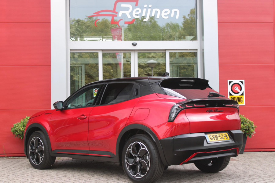 Alfa Romeo junior ELETTRICA SPECIALE 156PK 54 kWh | BICOLOR DAK (ZWART DAK) | TECHNOLOGIE PAKKET (O.A. FULL LED ADAPTIVE MATRIX KOPLAMPEN/DODEHOEK DETECTIE/DRAADLOZE TELEFOONLADER/ACHTERUITRIJ CAMERA/PARKEERSENSOREN VOOR, ACHTER,ZIJKANT) | DRAADLOZE APPLE CARPLAY/ANDROID AUTO | CLIMATE CONTROL | ELEKTRISCH BEDIENBARE ACHTERKLEP | STOEL VERWARMING | ELEKTRISCH BEDIENBARE VOORSTOELEN | VOORSTOELEN MET MASSAGE FUNCTIE | VERKEERSBORDEN HERKENNING | ADAPTIVE CRUISE CONTROL | KEYLESS ENTRY/START | NIEUWE AUTO! |