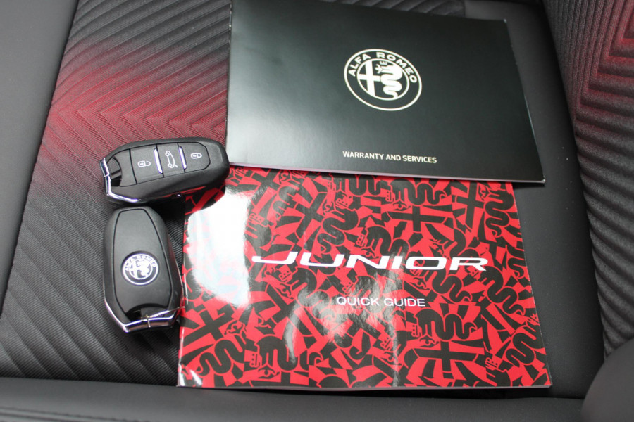 Alfa Romeo junior ELETTRICA SPECIALE 156PK 54 kWh | BICOLOR DAK (ZWART DAK) | TECHNOLOGIE PAKKET (O.A. FULL LED ADAPTIVE MATRIX KOPLAMPEN/DODEHOEK DETECTIE/DRAADLOZE TELEFOONLADER/ACHTERUITRIJ CAMERA/PARKEERSENSOREN VOOR, ACHTER,ZIJKANT) | DRAADLOZE APPLE CARPLAY/ANDROID AUTO | CLIMATE CONTROL | ELEKTRISCH BEDIENBARE ACHTERKLEP | STOEL VERWARMING | ELEKTRISCH BEDIENBARE VOORSTOELEN | VOORSTOELEN MET MASSAGE FUNCTIE | VERKEERSBORDEN HERKENNING | ADAPTIVE CRUISE CONTROL | KEYLESS ENTRY/START | NIEUWE AUTO! |