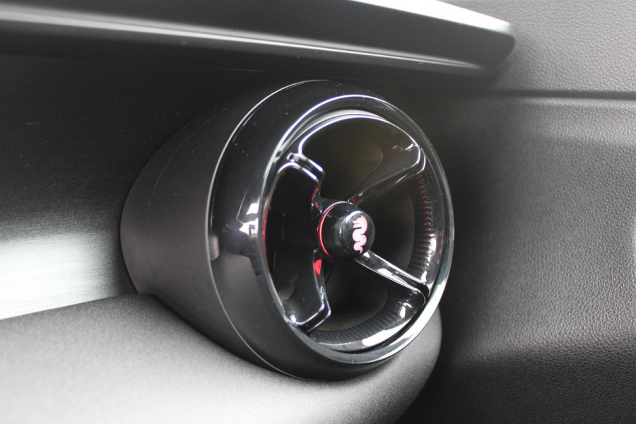 Alfa Romeo junior ELETTRICA SPECIALE 156PK 54 kWh | BICOLOR DAK (ZWART DAK) | TECHNOLOGIE PAKKET (O.A. FULL LED ADAPTIVE MATRIX KOPLAMPEN/DODEHOEK DETECTIE/DRAADLOZE TELEFOONLADER/ACHTERUITRIJ CAMERA/PARKEERSENSOREN VOOR, ACHTER,ZIJKANT) | DRAADLOZE APPLE CARPLAY/ANDROID AUTO | CLIMATE CONTROL | ELEKTRISCH BEDIENBARE ACHTERKLEP | STOEL VERWARMING | ELEKTRISCH BEDIENBARE VOORSTOELEN | VOORSTOELEN MET MASSAGE FUNCTIE | VERKEERSBORDEN HERKENNING | ADAPTIVE CRUISE CONTROL | KEYLESS ENTRY/START | NIEUWE AUTO! |