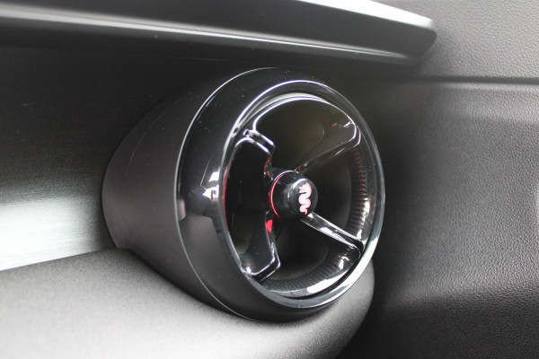 Alfa Romeo junior ELETTRICA SPECIALE 156PK 54 kWh | BICOLOR DAK (ZWART DAK) | TECHNOLOGIE PAKKET (O.A. FULL LED ADAPTIVE MATRIX KOPLAMPEN/DODEHOEK DETECTIE/DRAADLOZE TELEFOONLADER/ACHTERUITRIJ CAMERA/PARKEERSENSOREN VOOR, ACHTER,ZIJKANT) | DRAADLOZE APPLE CARPLAY/ANDROID AUTO | CLIMATE CONTROL | ELEKTRISCH BEDIENBARE ACHTERKLEP | STOEL VERWARMING | ELEKTRISCH BEDIENBARE VOORSTOELEN | VOORSTOELEN MET MASSAGE FUNCTIE | VERKEERSBORDEN HERKENNING | ADAPTIVE CRUISE CONTROL | KEYLESS ENTRY/START | NIEUWE AUTO! |