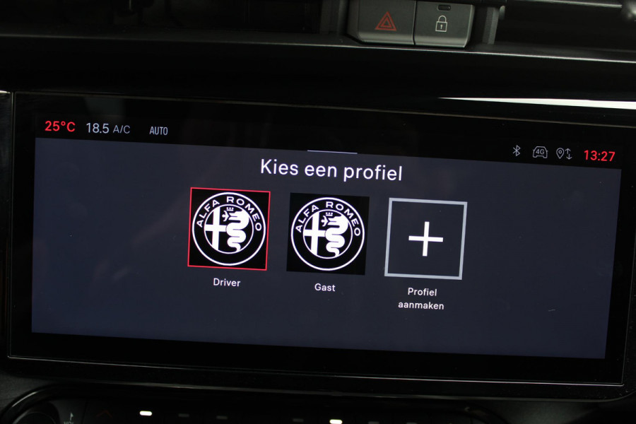 Alfa Romeo junior ELETTRICA SPECIALE 156PK 54 kWh | BICOLOR DAK (ZWART DAK) | TECHNOLOGIE PAKKET (O.A. FULL LED ADAPTIVE MATRIX KOPLAMPEN/DODEHOEK DETECTIE/DRAADLOZE TELEFOONLADER/ACHTERUITRIJ CAMERA/PARKEERSENSOREN VOOR, ACHTER,ZIJKANT) | DRAADLOZE APPLE CARPLAY/ANDROID AUTO | CLIMATE CONTROL | ELEKTRISCH BEDIENBARE ACHTERKLEP | STOEL VERWARMING | ELEKTRISCH BEDIENBARE VOORSTOELEN | VOORSTOELEN MET MASSAGE FUNCTIE | VERKEERSBORDEN HERKENNING | ADAPTIVE CRUISE CONTROL | KEYLESS ENTRY/START | NIEUWE AUTO! |