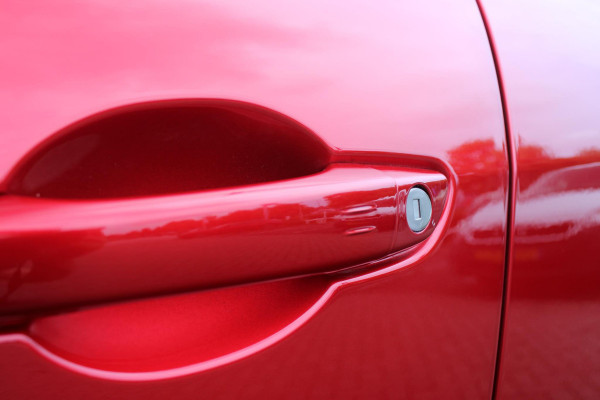 Alfa Romeo junior ELETTRICA SPECIALE 156PK 54 kWh | BICOLOR DAK (ZWART DAK) | TECHNOLOGIE PAKKET (O.A. FULL LED ADAPTIVE MATRIX KOPLAMPEN/DODEHOEK DETECTIE/DRAADLOZE TELEFOONLADER/ACHTERUITRIJ CAMERA/PARKEERSENSOREN VOOR, ACHTER,ZIJKANT) | DRAADLOZE APPLE CARPLAY/ANDROID AUTO | CLIMATE CONTROL | ELEKTRISCH BEDIENBARE ACHTERKLEP | STOEL VERWARMING | ELEKTRISCH BEDIENBARE VOORSTOELEN | VOORSTOELEN MET MASSAGE FUNCTIE | VERKEERSBORDEN HERKENNING | ADAPTIVE CRUISE CONTROL | KEYLESS ENTRY/START | NIEUWE AUTO! |