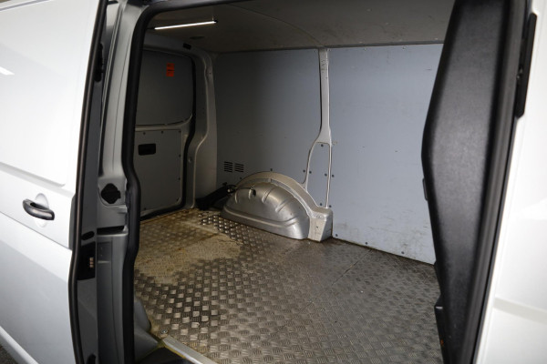 Volkswagen Transporter 2.0 TDI L1H2 Comfortline 102 pk | Navigatie | Parkeersensoren achter | Cruise control | Airco |