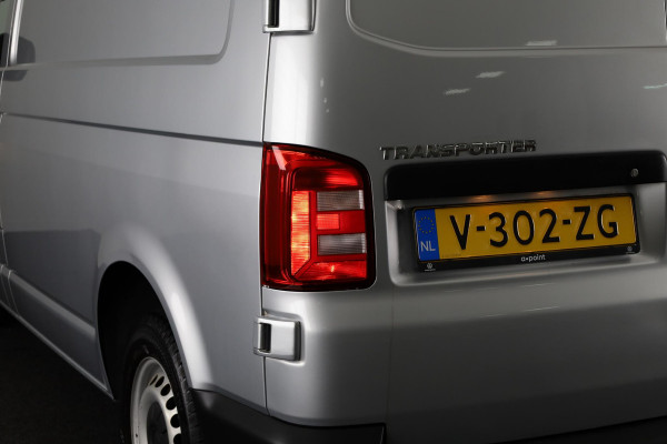 Volkswagen Transporter 2.0 TDI L1H2 Comfortline 102 pk | Navigatie | Parkeersensoren achter | Cruise control | Airco |