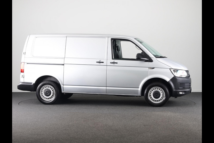 Volkswagen Transporter 2.0 TDI L1H2 Comfortline 102 pk | Navigatie | Parkeersensoren achter | Cruise control | Airco |