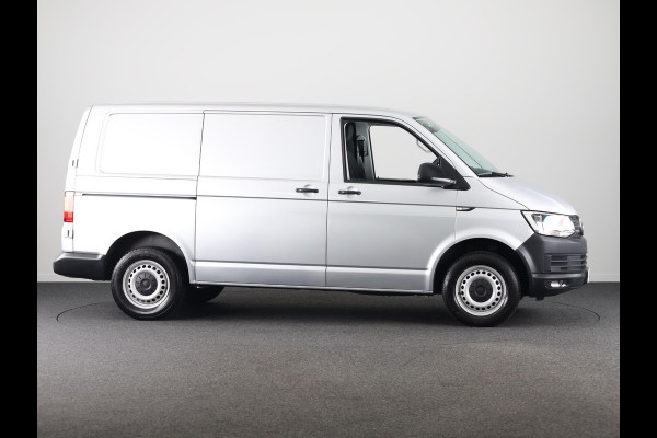 Volkswagen Transporter 2.0 TDI L1H2 Comfortline 102 pk | Navigatie | Parkeersensoren achter | Cruise control | Airco |