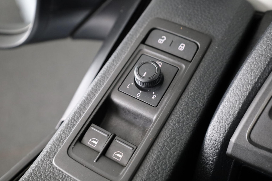 Volkswagen Transporter 2.0 TDI L1H2 Comfortline 102 pk | Navigatie | Parkeersensoren achter | Cruise control | Airco |