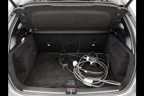 Mercedes-Benz B-Klasse 250 e AMG Line | Nightpakket | Premium pakket | Warmtewerend, donkergetint glas achterin | Keyless-Go comfortpakket | USB-pakket plus |