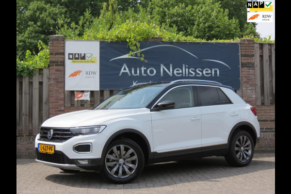 Volkswagen T-Roc 1.5 TSI Sport AUTOMAAT | DIGITAL DASHBOARD | TREKHAAK | ACHTERUITRIJCAMERA | ADAPTIVE CRUISE | STOELVERWARMING |