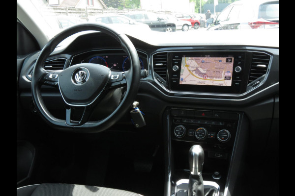 Volkswagen T-Roc 1.5 TSI Sport AUTOMAAT | DIGITAL DASHBOARD | TREKHAAK | ACHTERUITRIJCAMERA | ADAPTIVE CRUISE | STOELVERWARMING |