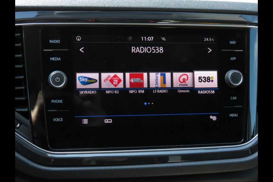 Volkswagen T-Roc 1.5 TSI Sport AUTOMAAT | DIGITAL DASHBOARD | TREKHAAK | ACHTERUITRIJCAMERA | ADAPTIVE CRUISE | STOELVERWARMING |