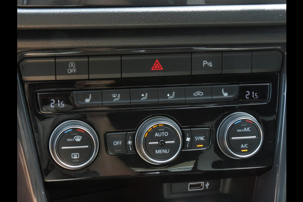 Volkswagen T-Roc 1.5 TSI Sport AUTOMAAT | DIGITAL DASHBOARD | TREKHAAK | ACHTERUITRIJCAMERA | ADAPTIVE CRUISE | STOELVERWARMING |
