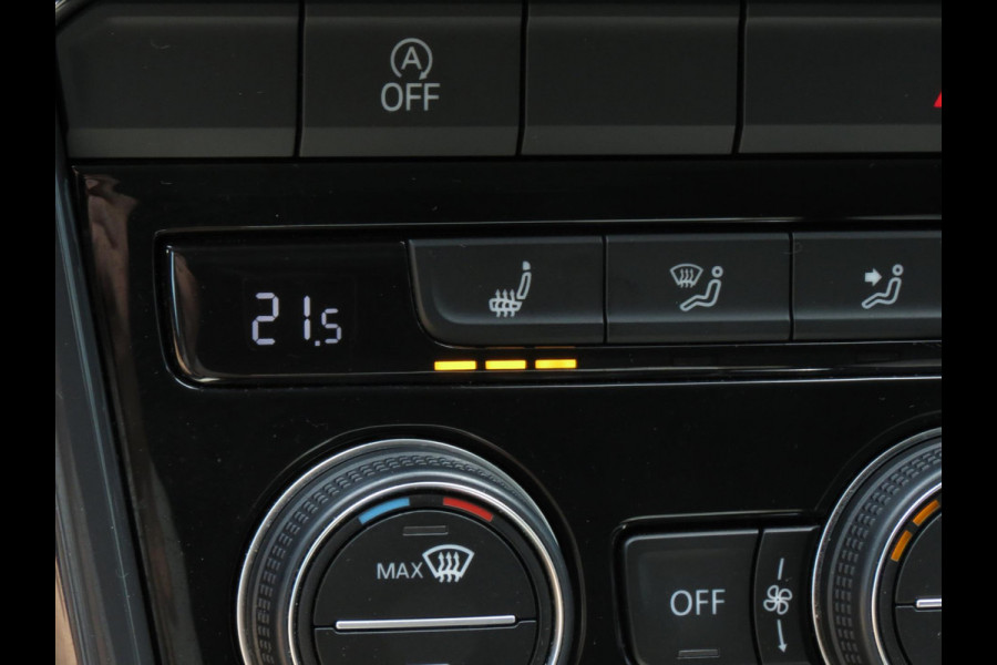 Volkswagen T-Roc 1.5 TSI Sport AUTOMAAT | DIGITAL DASHBOARD | TREKHAAK | ACHTERUITRIJCAMERA | ADAPTIVE CRUISE | STOELVERWARMING |