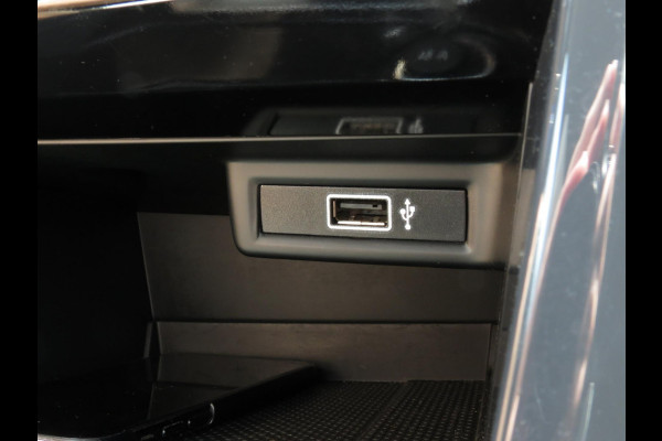 Volkswagen T-Roc 1.5 TSI Sport AUTOMAAT | DIGITAL DASHBOARD | TREKHAAK | ACHTERUITRIJCAMERA | ADAPTIVE CRUISE | STOELVERWARMING |