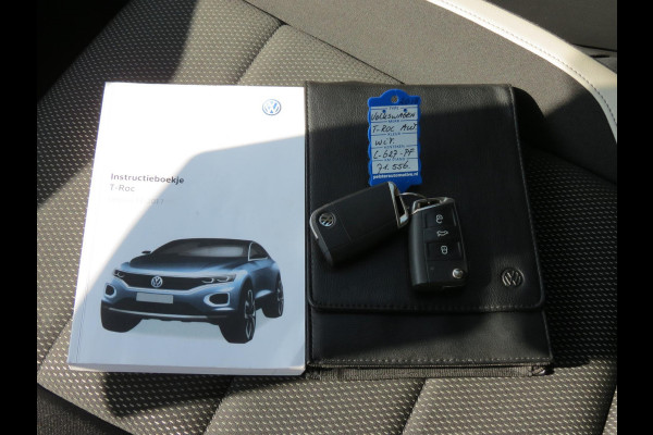 Volkswagen T-Roc 1.5 TSI Sport AUTOMAAT | DIGITAL DASHBOARD | TREKHAAK | ACHTERUITRIJCAMERA | ADAPTIVE CRUISE | STOELVERWARMING |