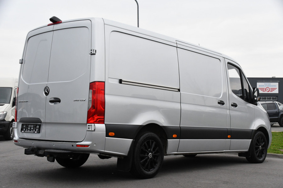 Mercedes-Benz Sprinter 316 2.2 CDI L2H1 AMG Edition Camera, Cruise, Carplay, Multimedia, 164pk, Automaat, Stoelverwarming, Standkachel, Uniek!