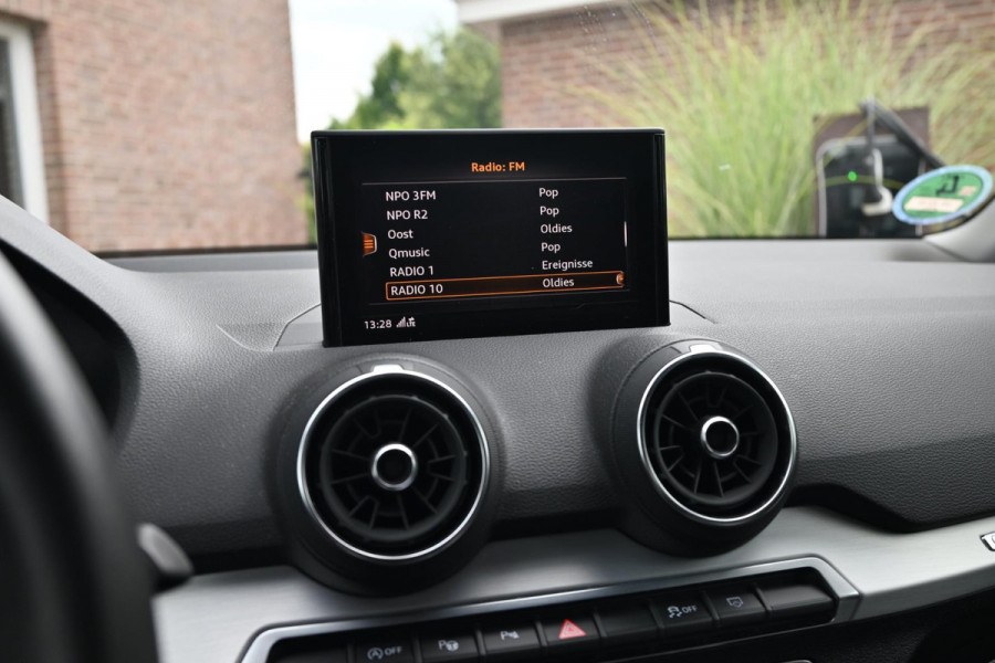 Audi Q2 35 TFSI CoD Sport Pro Line 150 PK Adaptive Keyless Camera LED 17''