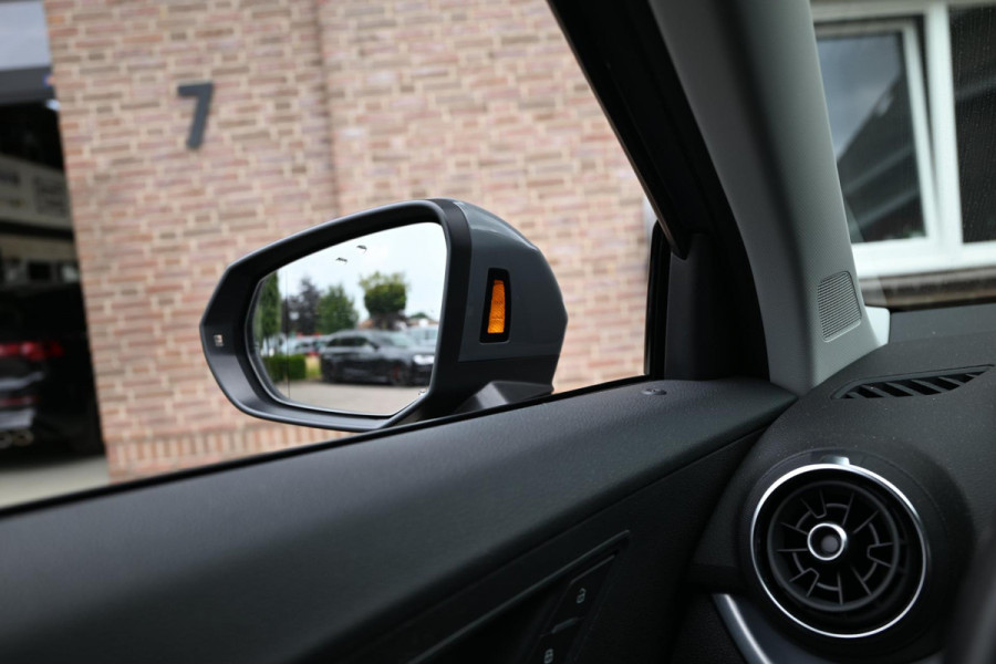 Audi Q2 35 TFSI CoD Sport Pro Line 150 PK Adaptive Keyless Camera LED 17''