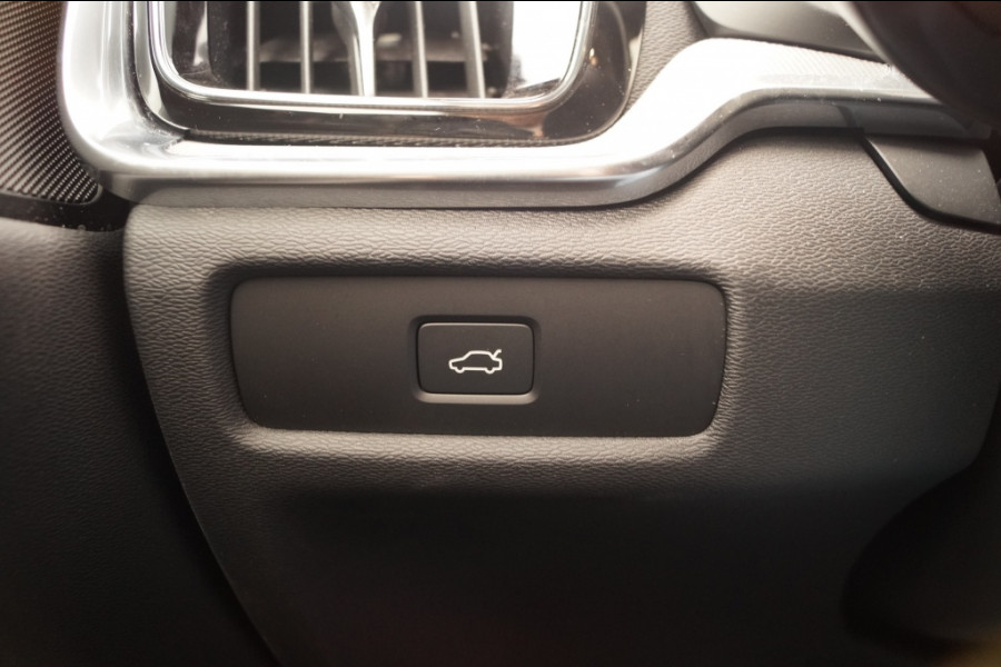 Volvo V60 2.0 B3 163pk Automaat Essential -LEER-LED-ECC-