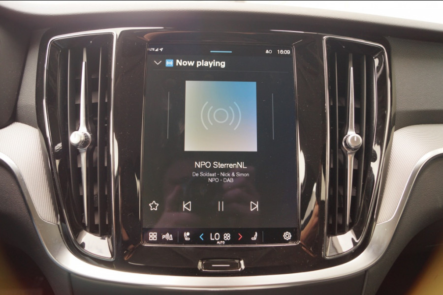 Volvo V60 2.0 B3 163pk Automaat Essential -LEER-LED-ECC-
