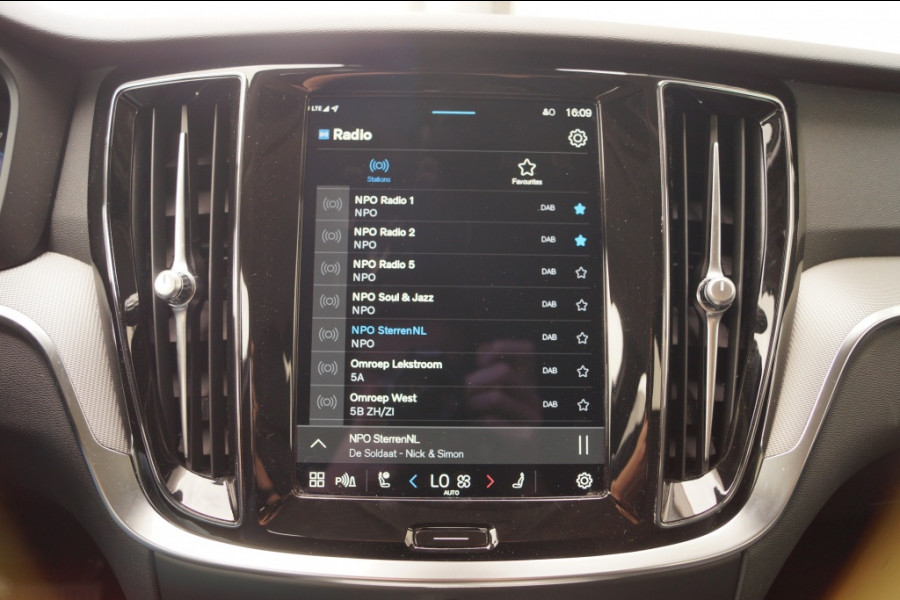 Volvo V60 2.0 B3 163pk Automaat Essential -LEER-LED-ECC-