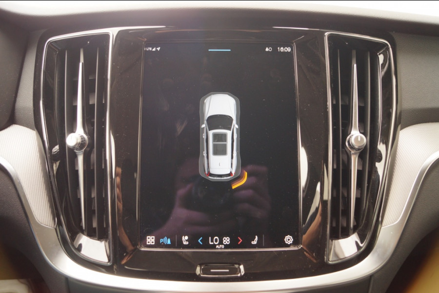 Volvo V60 2.0 B3 163pk Automaat Essential -LEER-LED-ECC-