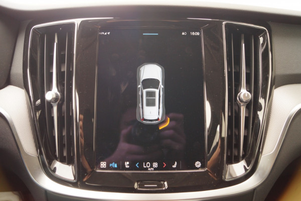 Volvo V60 2.0 B3 163pk Automaat Essential -LEER-LED-ECC-