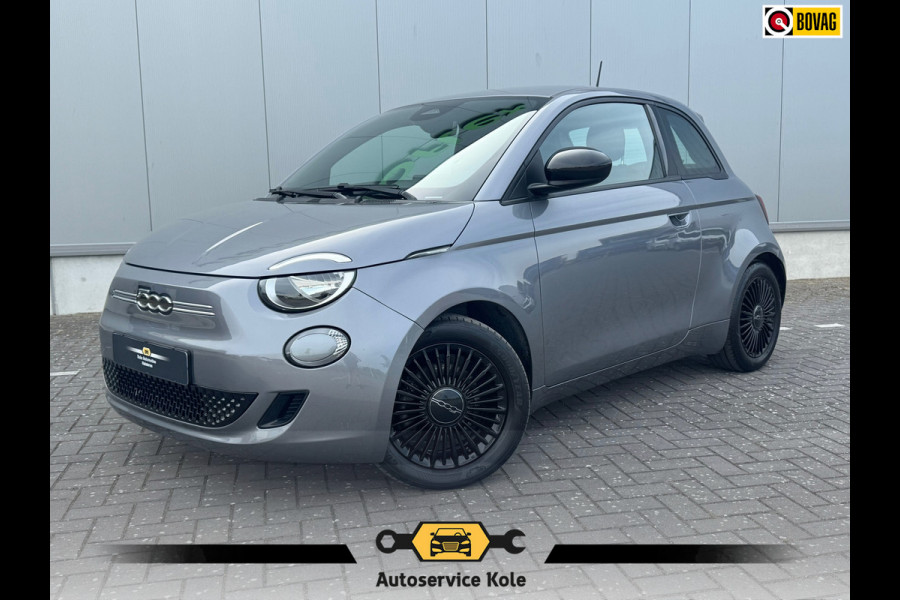 Fiat 500E 3+1 Icon 42 kWh * Black edition * AppleCarplay * Cruise * Rijstrooksensor *