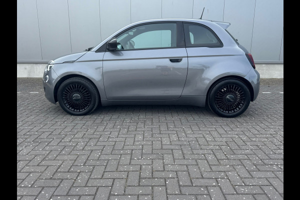 Fiat 500E 3+1 Icon 42 kWh * Black edition * AppleCarplay * Cruise * Rijstrooksensor *