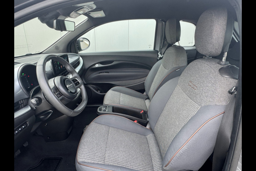 Fiat 500E 3+1 Icon 42 kWh * Black edition * AppleCarplay * Cruise * Rijstrooksensor *