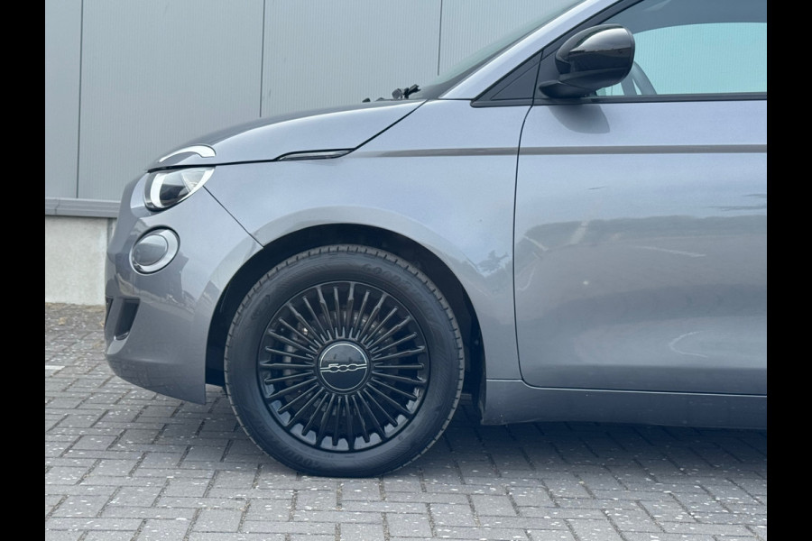 Fiat 500E 3+1 Icon 42 kWh * Black edition * AppleCarplay * Cruise * Rijstrooksensor *