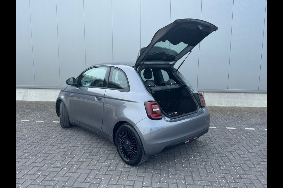 Fiat 500E 3+1 Icon 42 kWh * Black edition * AppleCarplay * Cruise * Rijstrooksensor *