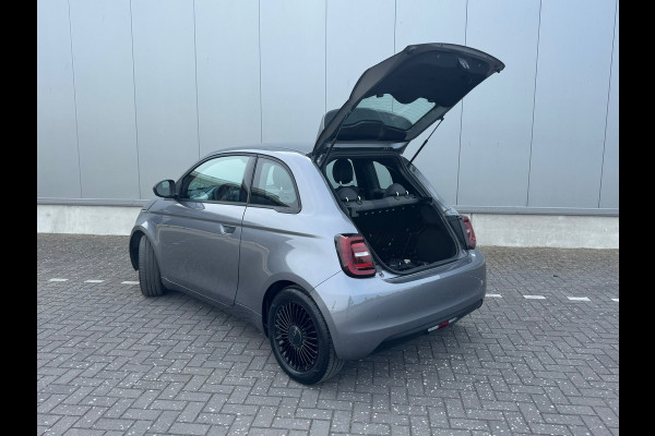 Fiat 500E 3+1 Icon 42 kWh * Black edition * AppleCarplay * Cruise * Rijstrooksensor *