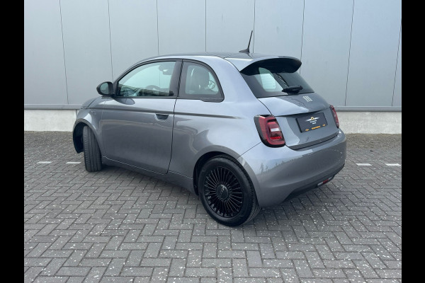 Fiat 500E 3+1 Icon 42 kWh * Black edition * AppleCarplay * Cruise * Rijstrooksensor *