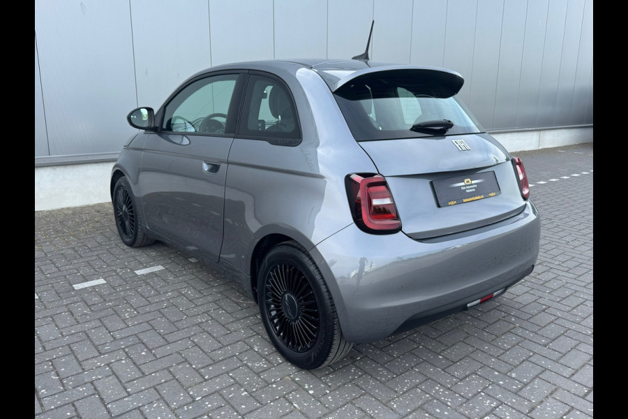 Fiat 500E 3+1 Icon 42 kWh * Black edition * AppleCarplay * Cruise * Rijstrooksensor *
