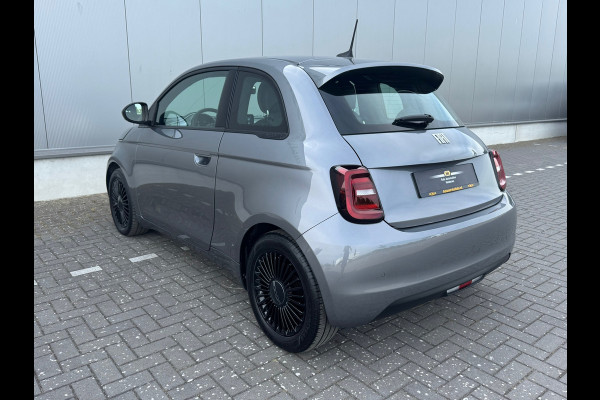 Fiat 500E 3+1 Icon 42 kWh * Black edition * AppleCarplay * Cruise * Rijstrooksensor *