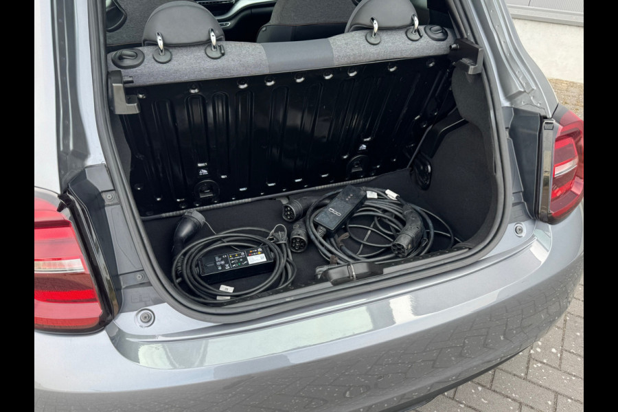 Fiat 500E 3+1 Icon 42 kWh * Black edition * AppleCarplay * Cruise * Rijstrooksensor *
