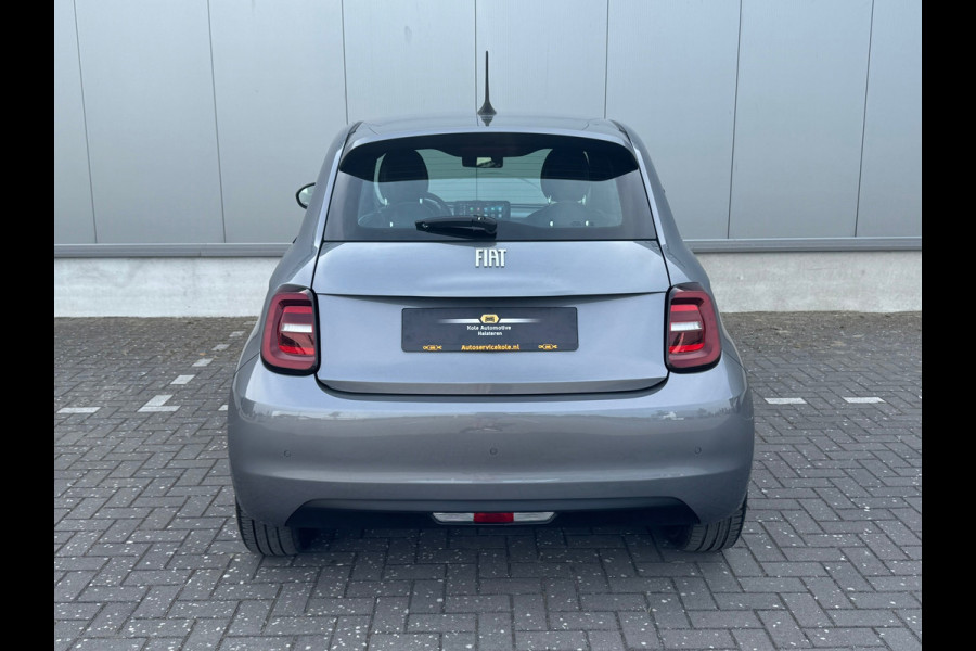 Fiat 500E 3+1 Icon 42 kWh * Black edition * AppleCarplay * Cruise * Rijstrooksensor *