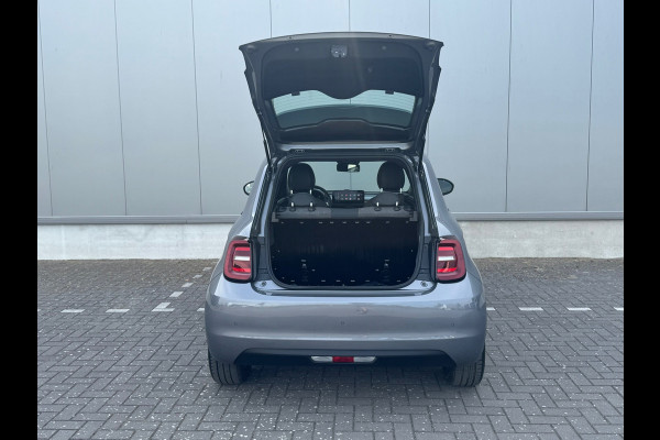 Fiat 500E 3+1 Icon 42 kWh * Black edition * AppleCarplay * Cruise * Rijstrooksensor *