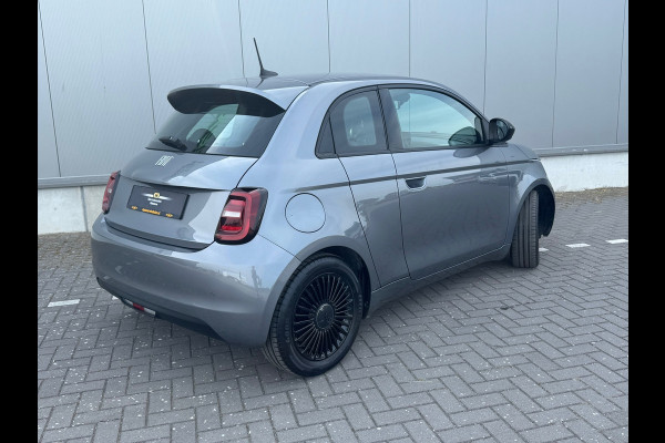 Fiat 500E 3+1 Icon 42 kWh * Black edition * AppleCarplay * Cruise * Rijstrooksensor *