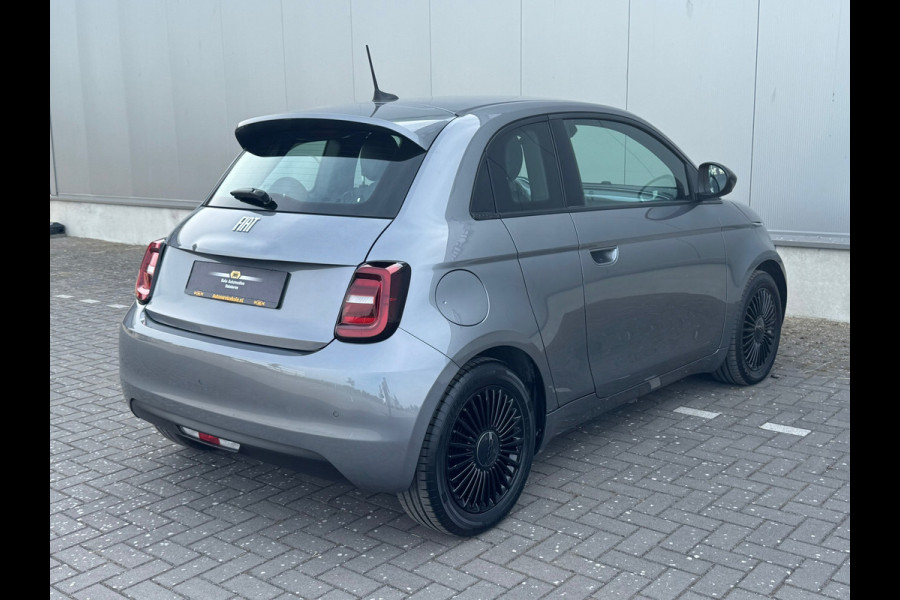 Fiat 500E 3+1 Icon 42 kWh * Black edition * AppleCarplay * Cruise * Rijstrooksensor *