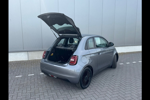 Fiat 500E 3+1 Icon 42 kWh * Black edition * AppleCarplay * Cruise * Rijstrooksensor *