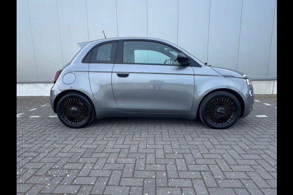 Fiat 500E 3+1 Icon 42 kWh * Black edition * AppleCarplay * Cruise * Rijstrooksensor *