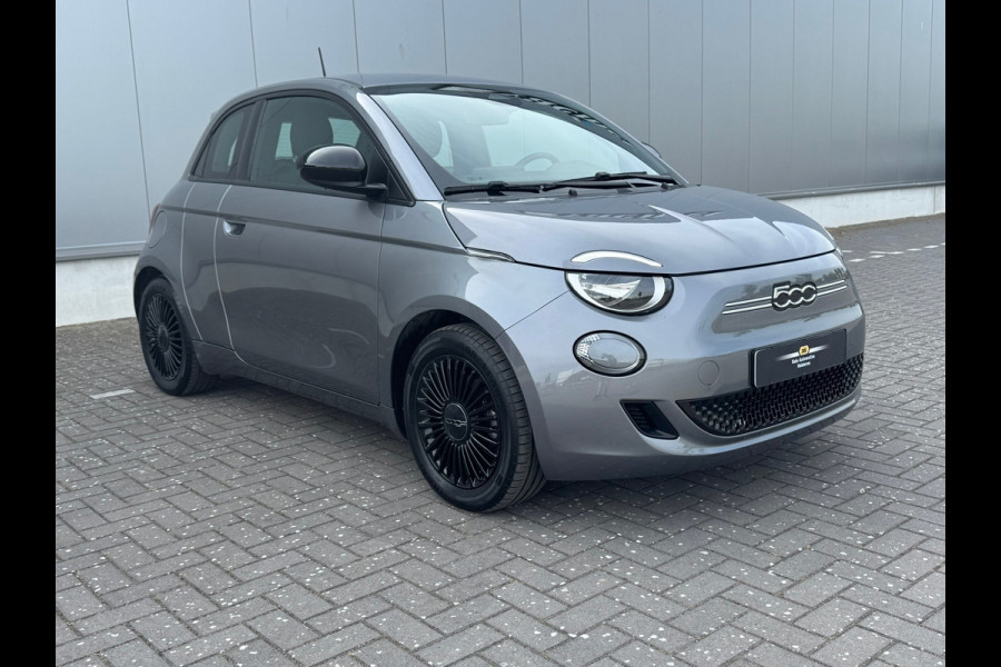 Fiat 500E 3+1 Icon 42 kWh * Black edition * AppleCarplay * Cruise * Rijstrooksensor *