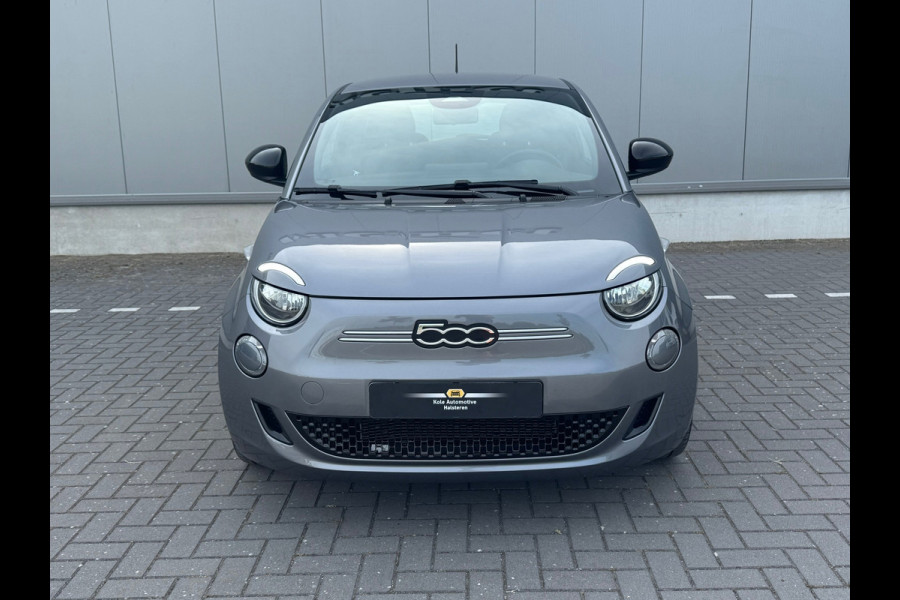 Fiat 500E 3+1 Icon 42 kWh * Black edition * AppleCarplay * Cruise * Rijstrooksensor *